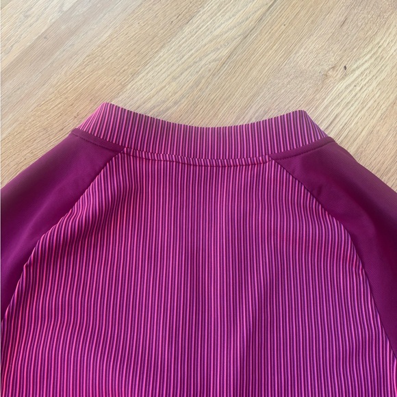 Nike Women’s quarter zip pullover - like new! - Picture 7 of 7